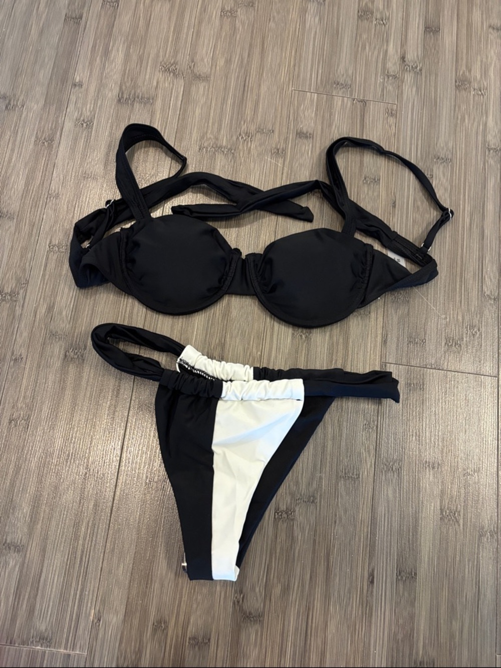 Black and white Underwire Bikini Top and bottoms Two-Tone - Picture 4 of 6